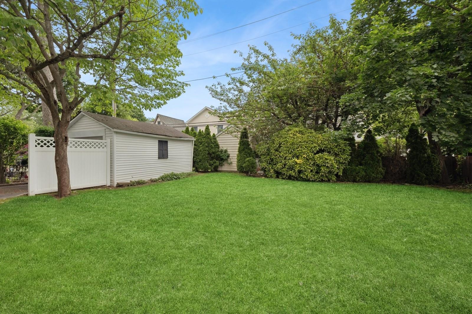 124 Roxbury Road, Garden City, New York image 34