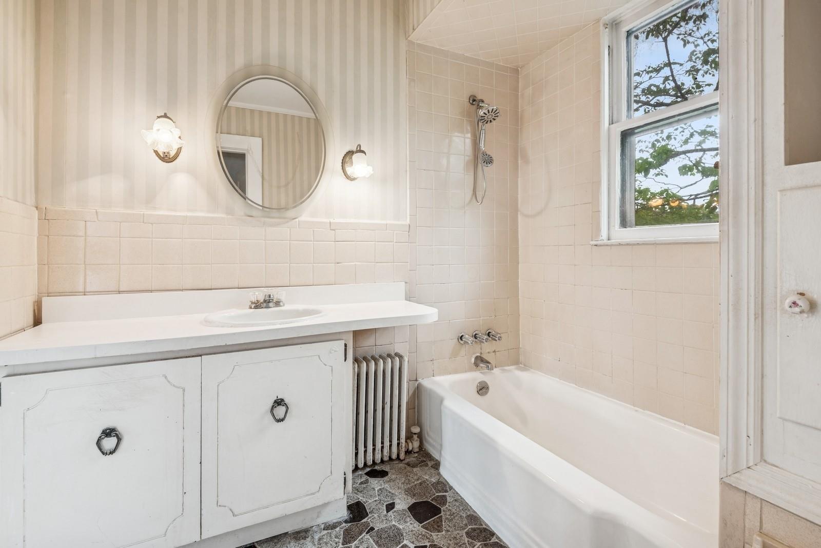 124 Roxbury Road, Garden City, New York image 27
