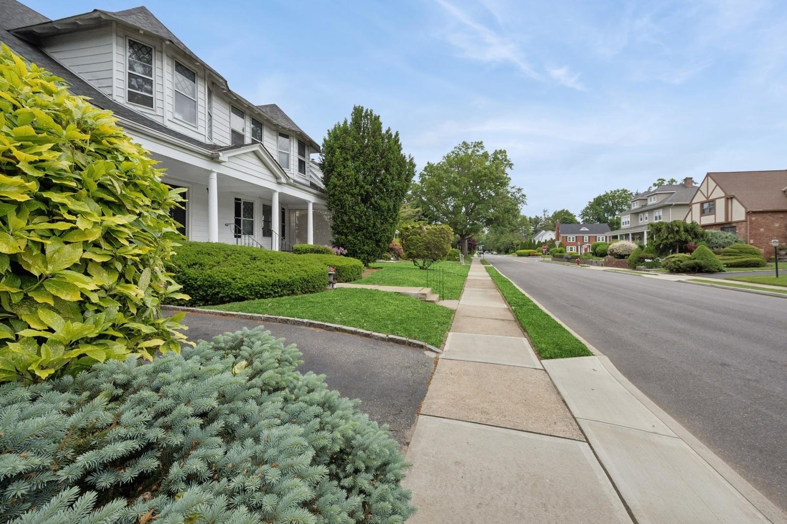 124 Roxbury Road, Garden City, New York image 42
