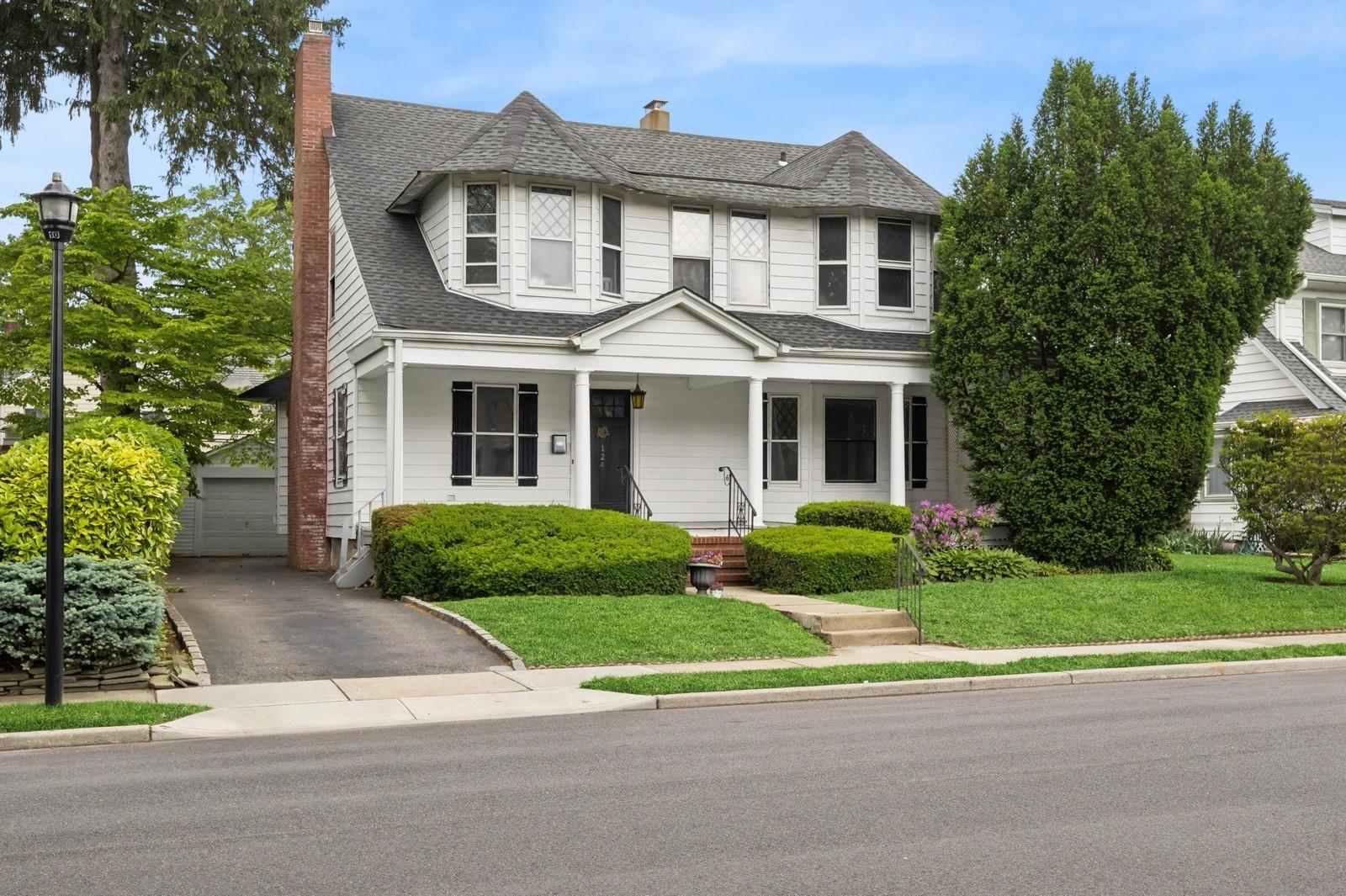 124 Roxbury Road, Garden City, New York image 45