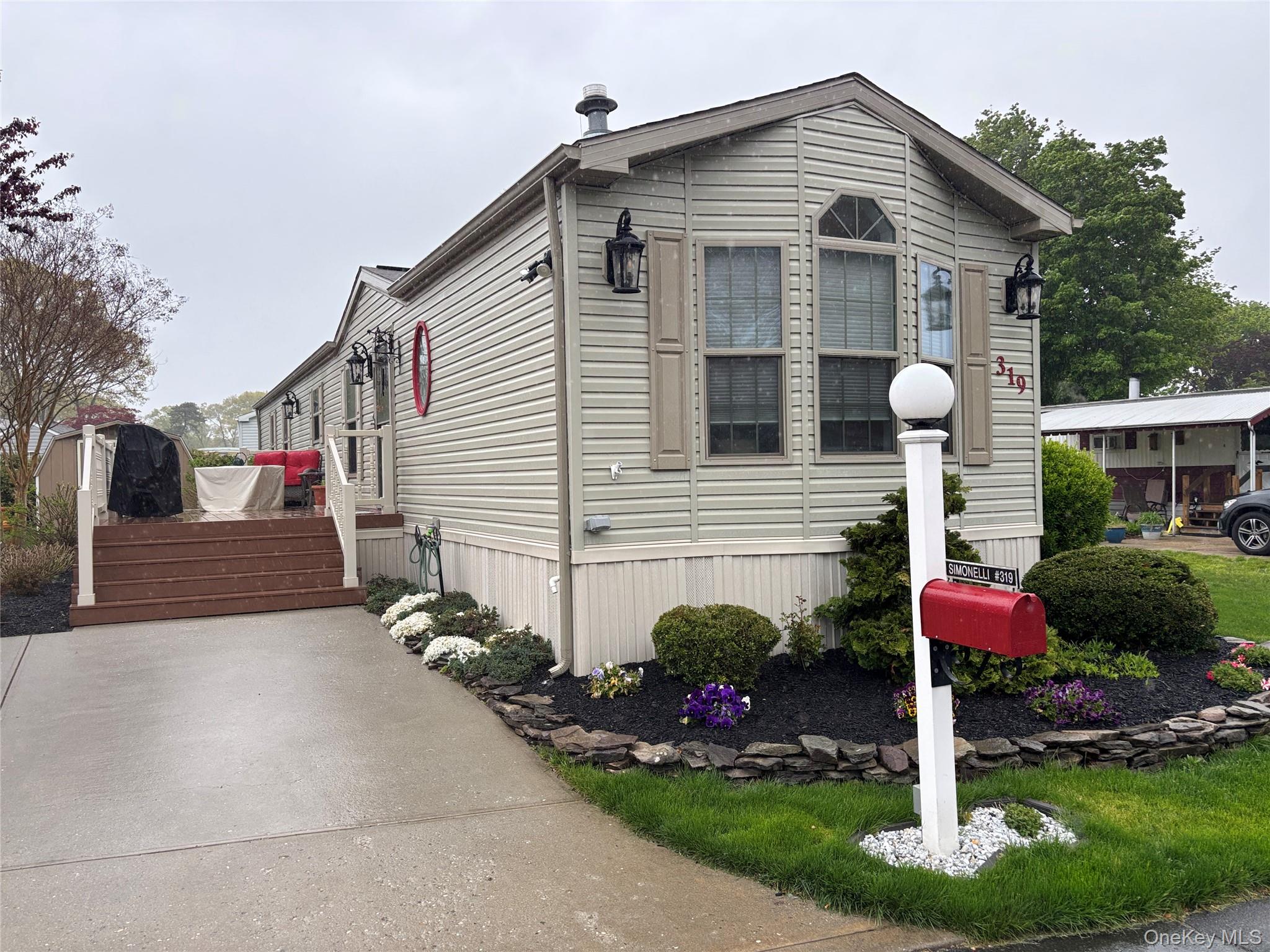1661 Old Country Road 319
