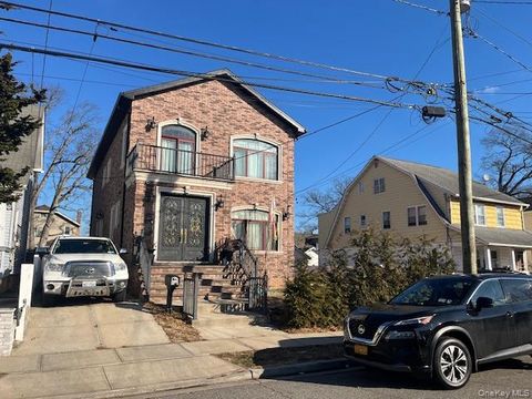 Homes For Sale - 107 E Fairview Avenue<br/> Valley Stream, NY 11580