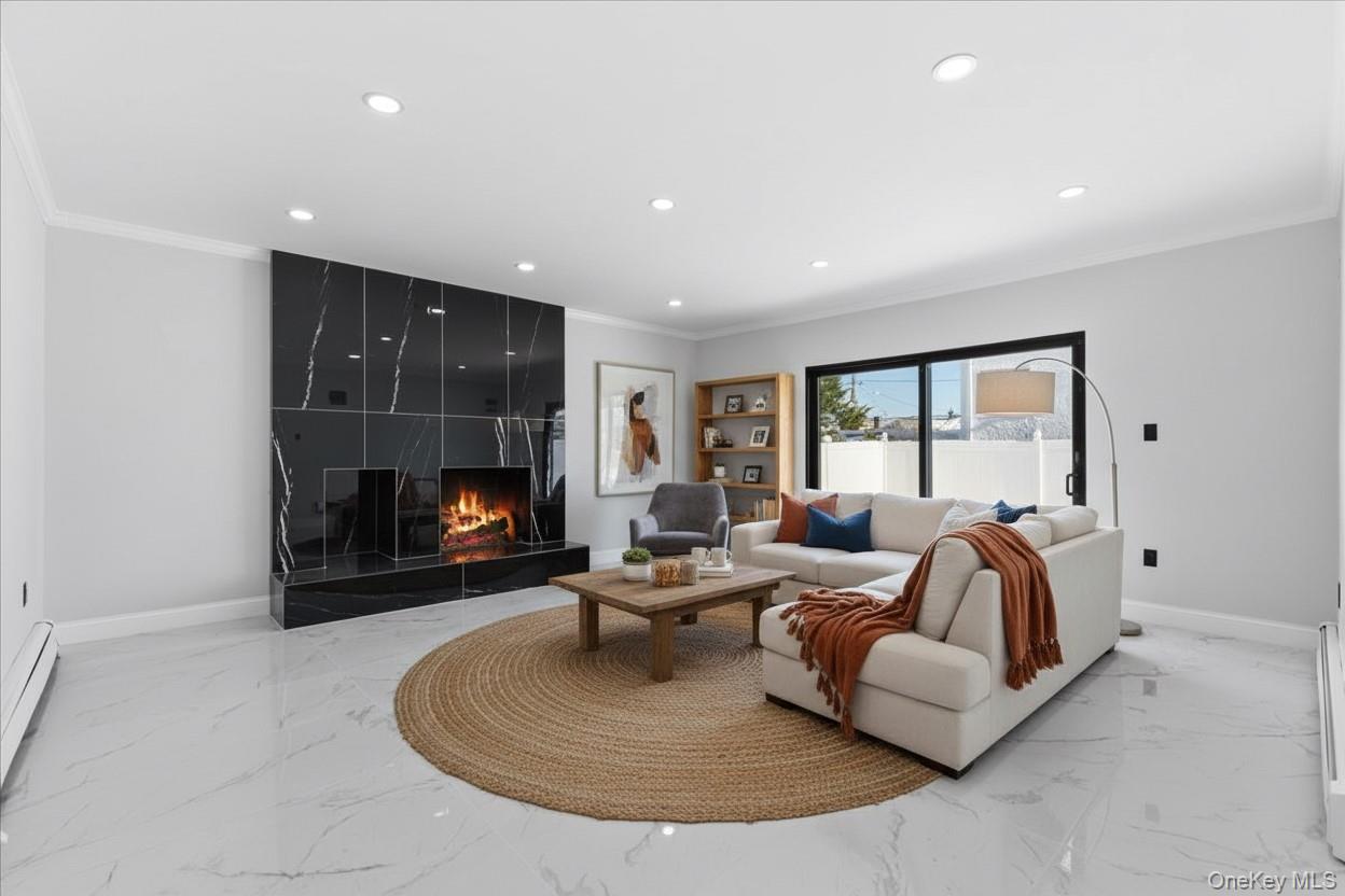 Atlantic Beach, New York 11509, United States, 5 Bedrooms Bedrooms, ,3 BathroomsBathrooms,Residential,Active,256752