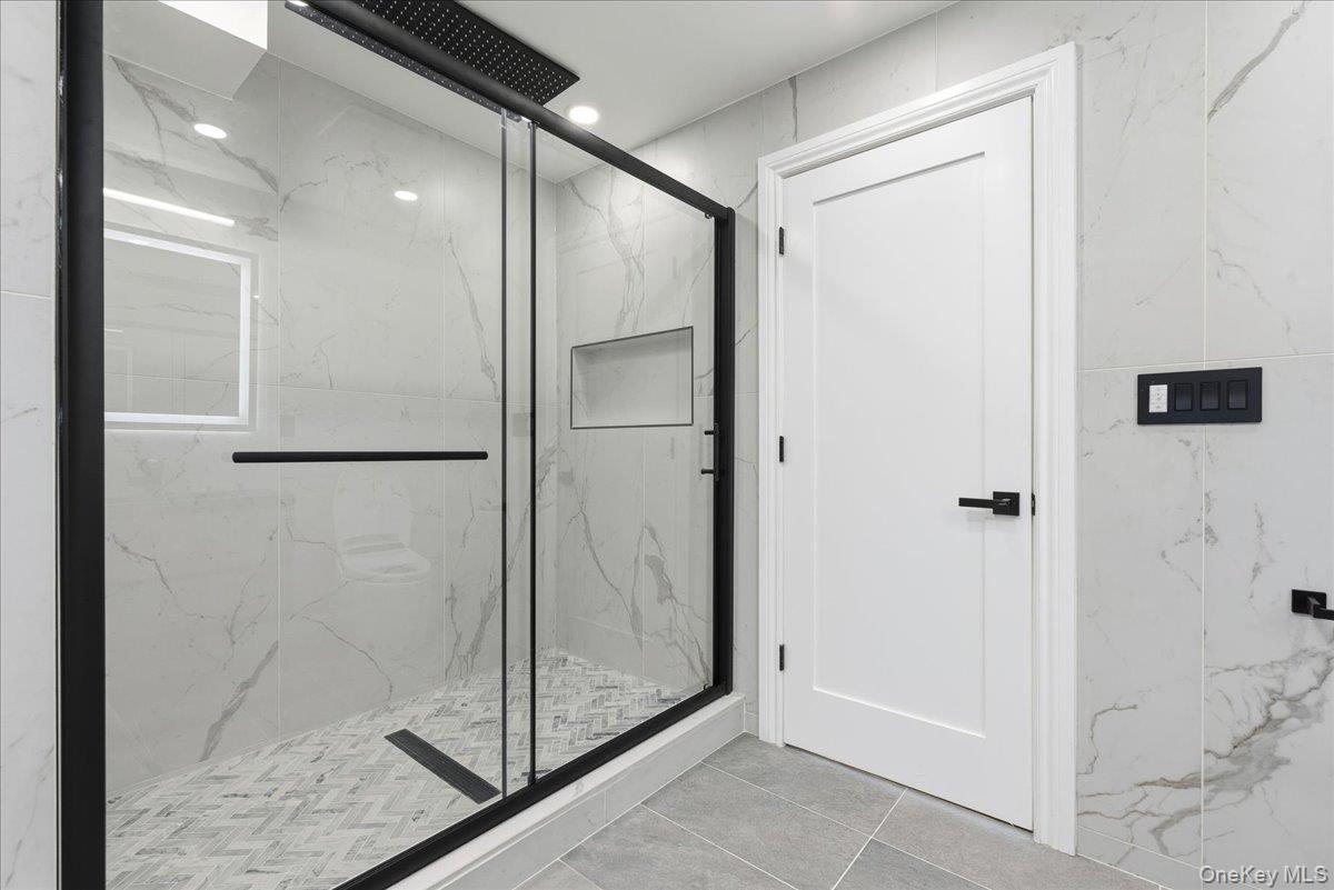 Atlantic Beach, New York 11509, United States, 5 Bedrooms Bedrooms, ,3 BathroomsBathrooms,Residential,Active,256752