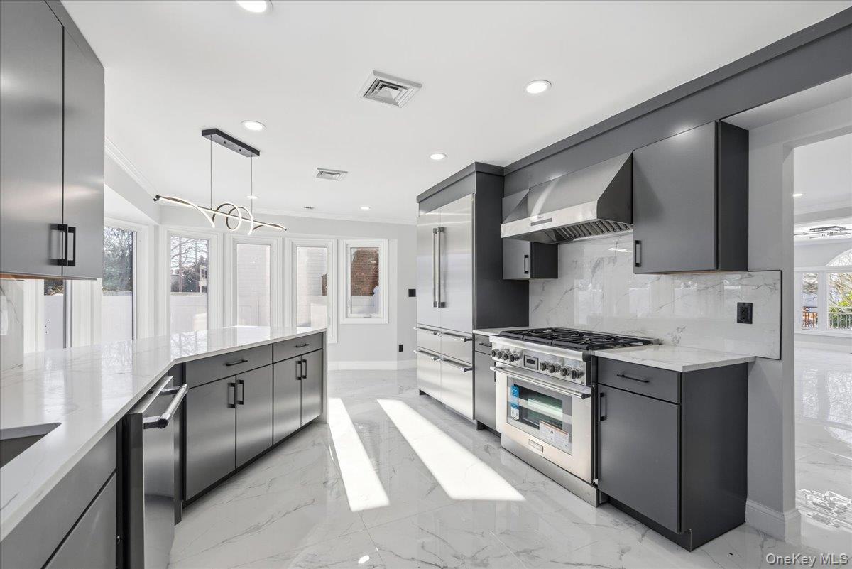 Atlantic Beach, New York 11509, United States, 5 Bedrooms Bedrooms, ,3 BathroomsBathrooms,Residential,Active,256752