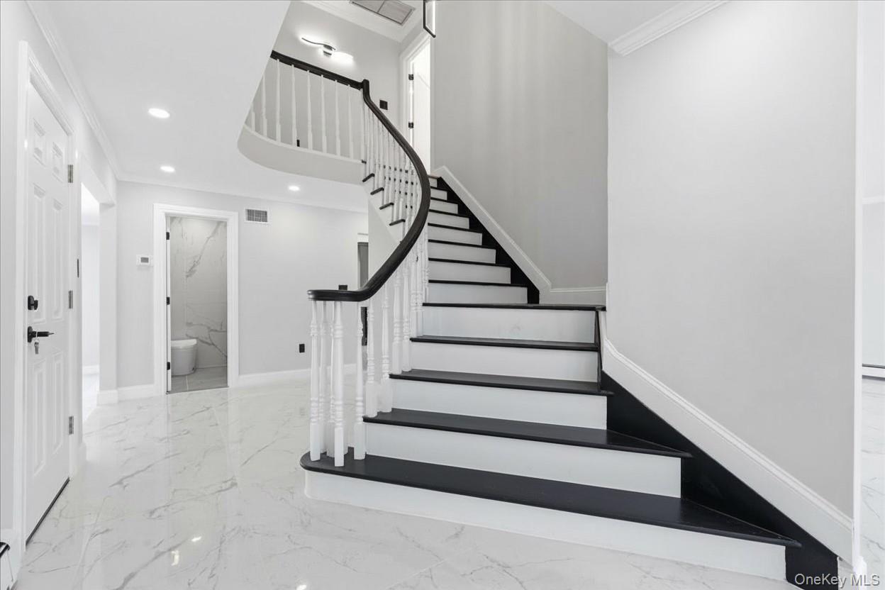 Atlantic Beach, New York 11509, United States, 5 Bedrooms Bedrooms, ,3 BathroomsBathrooms,Residential,Active,256752