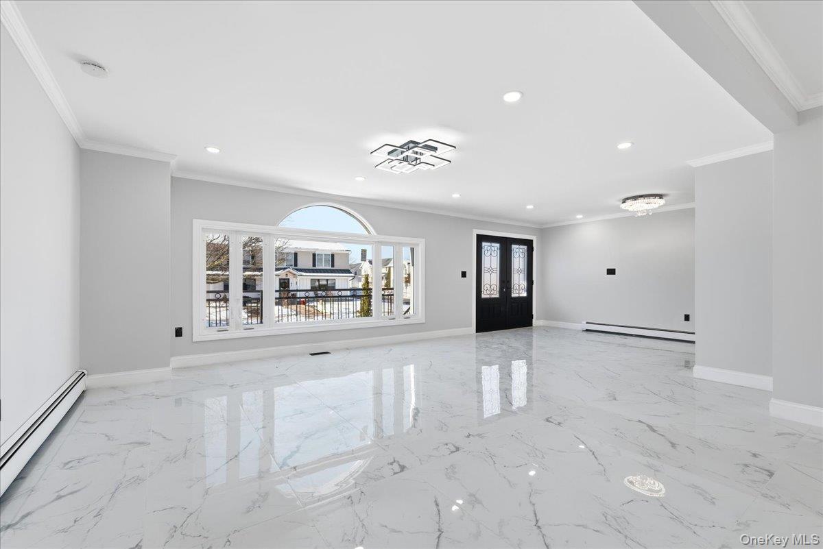 Atlantic Beach, New York 11509, United States, 5 Bedrooms Bedrooms, ,3 BathroomsBathrooms,Residential,Active,256752