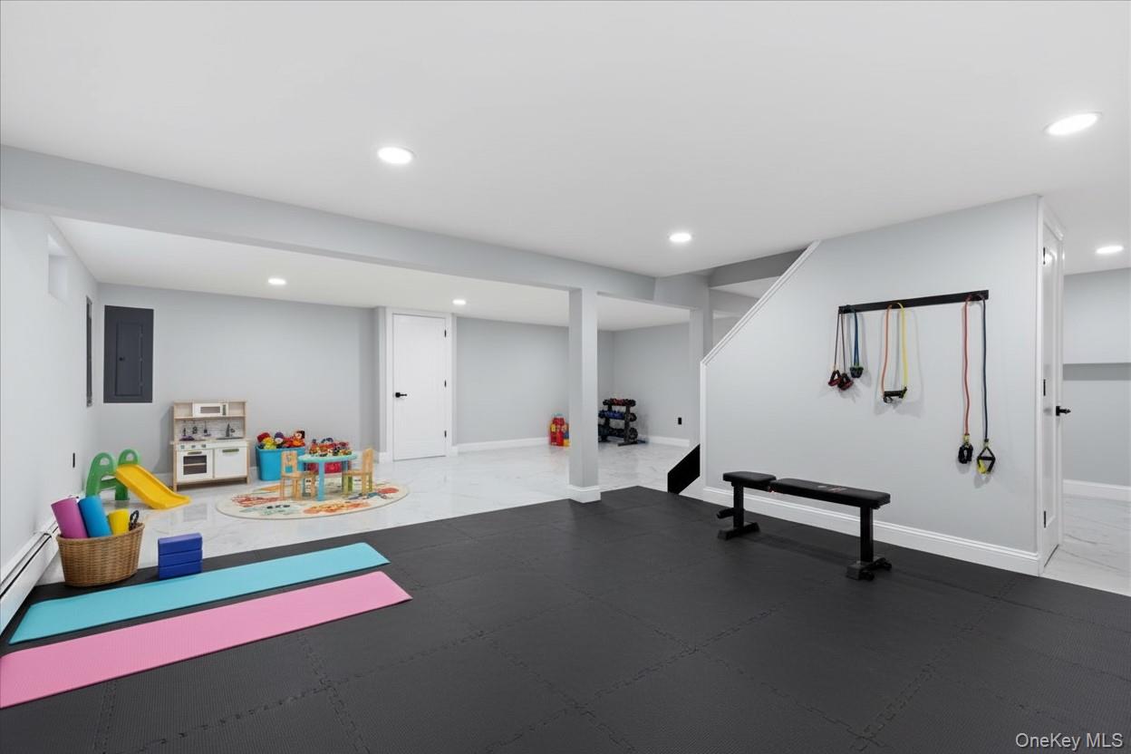 Atlantic Beach, New York 11509, United States, 5 Bedrooms Bedrooms, ,3 BathroomsBathrooms,Residential,Active,256752