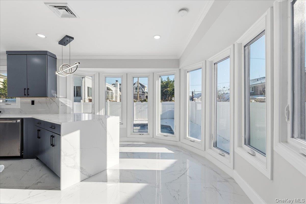 Atlantic Beach, New York 11509, United States, 5 Bedrooms Bedrooms, ,3 BathroomsBathrooms,Residential,Active,256752