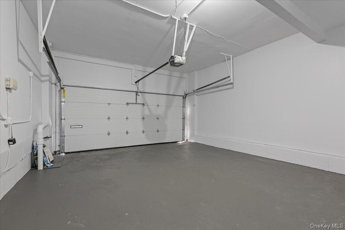 Atlantic Beach, New York 11509, United States, 5 Bedrooms Bedrooms, ,3 BathroomsBathrooms,Residential,Active,256752