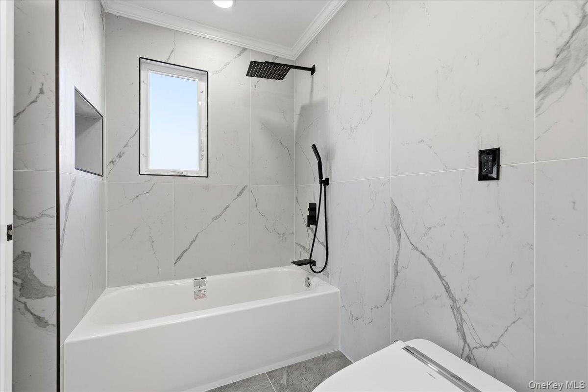 Atlantic Beach, New York 11509, United States, 5 Bedrooms Bedrooms, ,3 BathroomsBathrooms,Residential,Active,256752