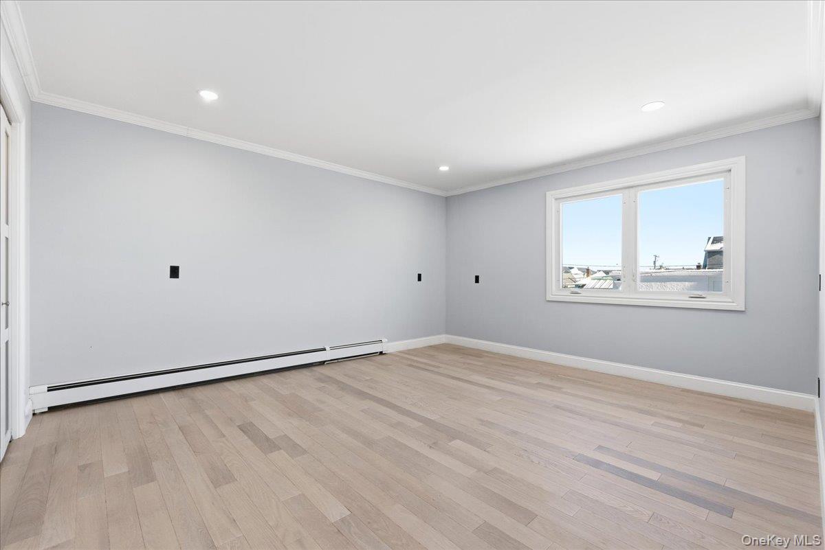 Atlantic Beach, New York 11509, United States, 5 Bedrooms Bedrooms, ,3 BathroomsBathrooms,Residential,Active,256752