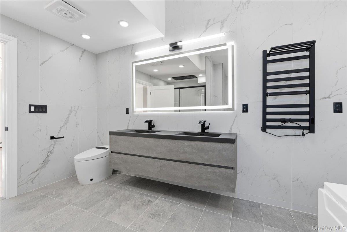 Atlantic Beach, New York 11509, United States, 5 Bedrooms Bedrooms, ,3 BathroomsBathrooms,Residential,Active,256752