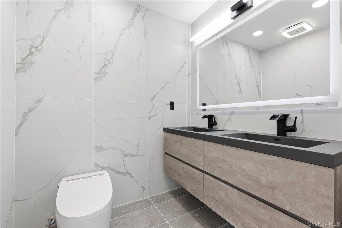 Atlantic Beach, New York 11509, United States, 5 Bedrooms Bedrooms, ,3 BathroomsBathrooms,Residential,Active,256752