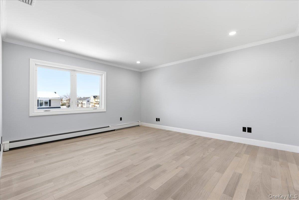 Atlantic Beach, New York 11509, United States, 5 Bedrooms Bedrooms, ,3 BathroomsBathrooms,Residential,Active,256752