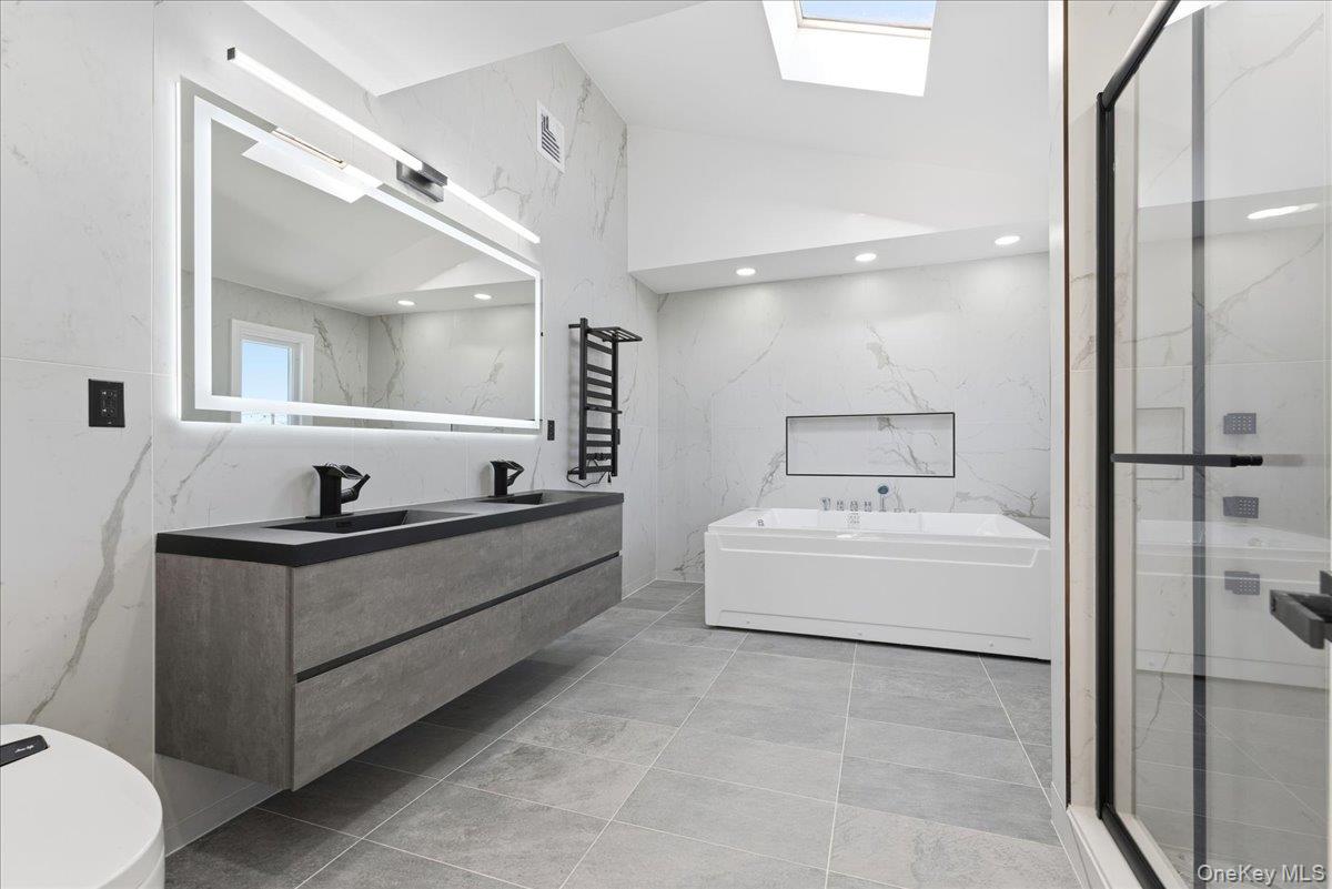 Atlantic Beach, New York 11509, United States, 5 Bedrooms Bedrooms, ,3 BathroomsBathrooms,Residential,Active,256752