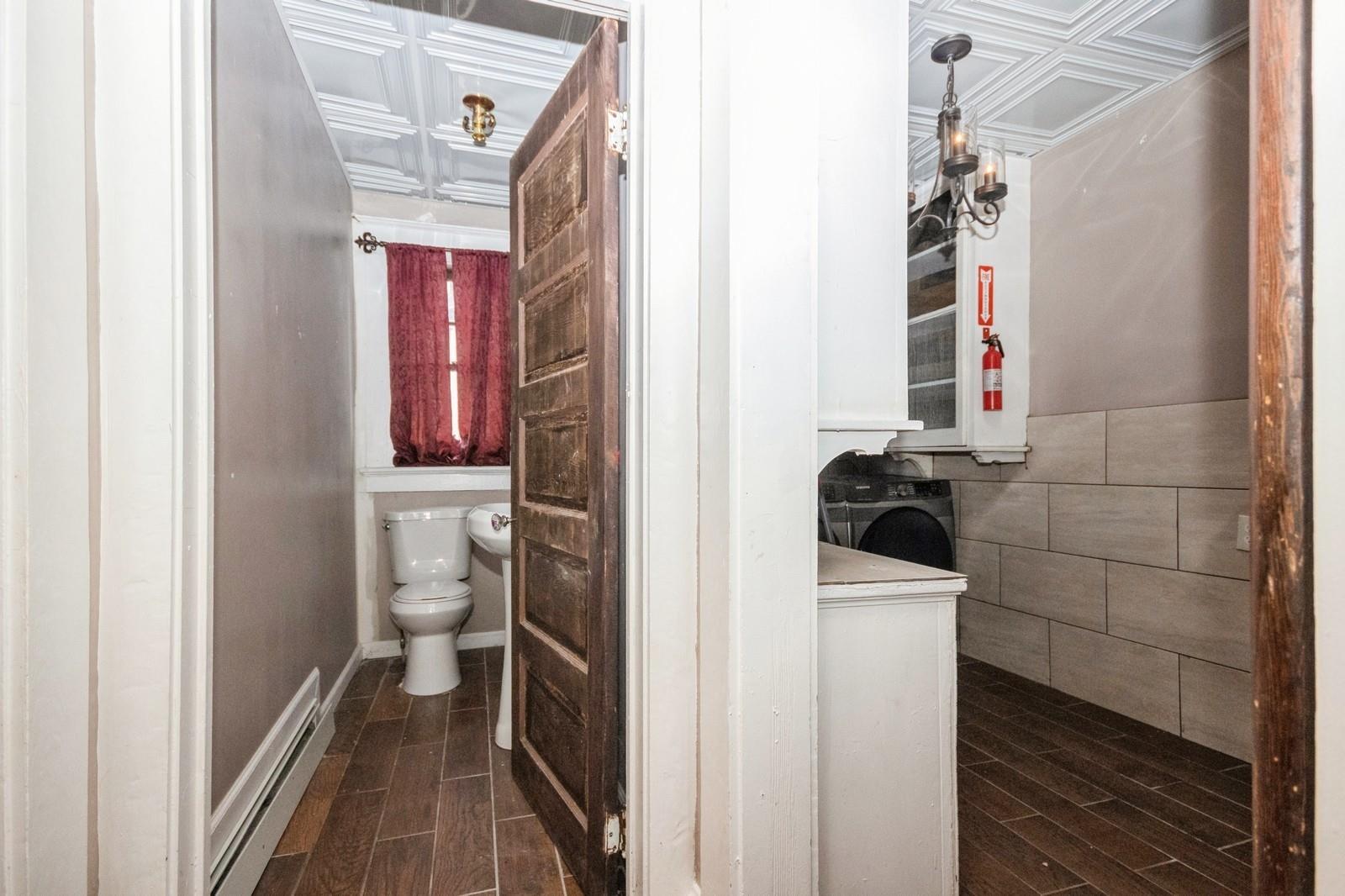 Poughkeepsie, New York 12601, United States, 6 Bedrooms Bedrooms, ,4 BathroomsBathrooms,Residential,Active,89711