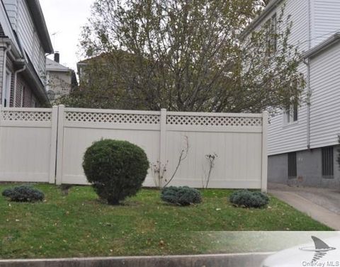 Photo of 1815 Willow Lane, Bronx, NY 10461 (MLS # 968349)