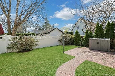 Photo of 60 Westwood Avenue, New Rochelle, NY 10801 (MLS # 987329)