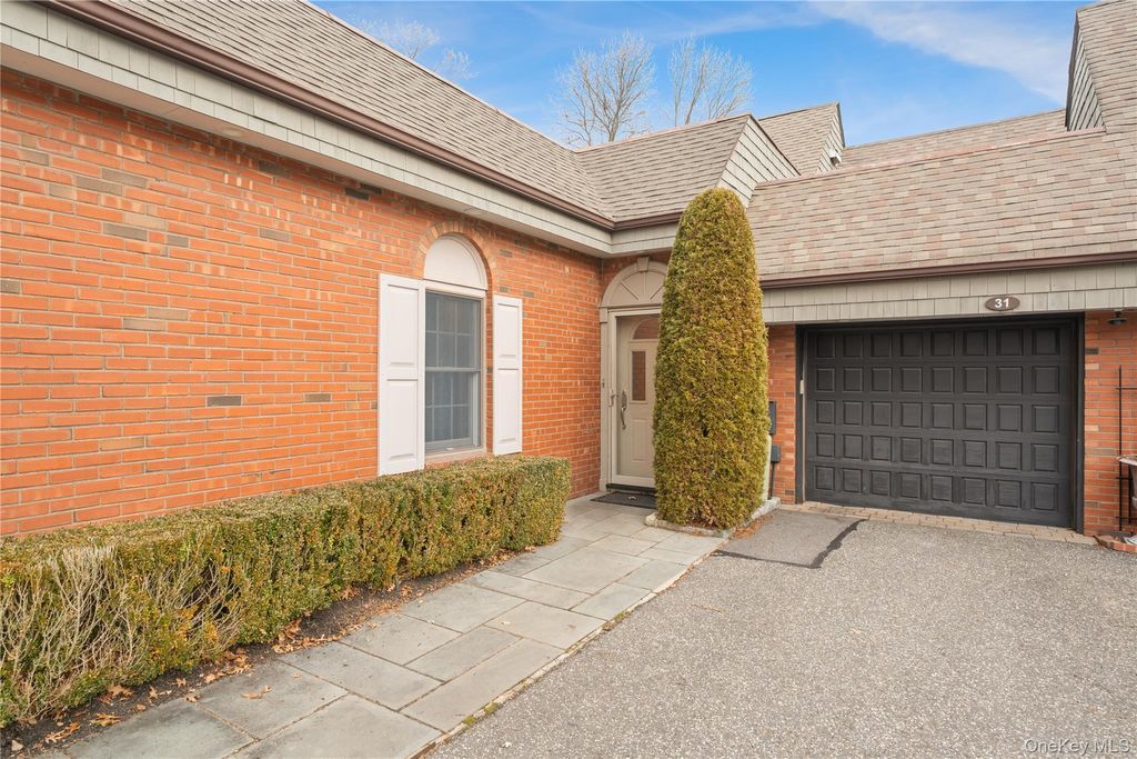 Photo of 31 Admirals Drive E, Bay Shore, NY 11706 (MLS # 951351)