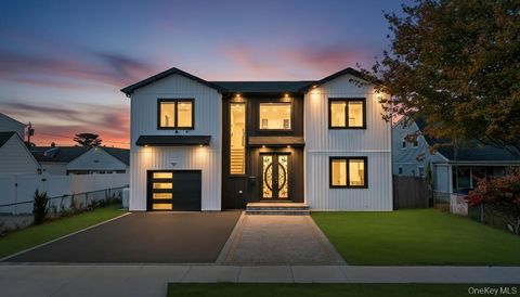 Photo of 14 Bark Lane, Levittown, NY 11756 (MLS # 929896) Photo of 14 Bark Lane, Levittown, NY 11756 (MLS # 929896)