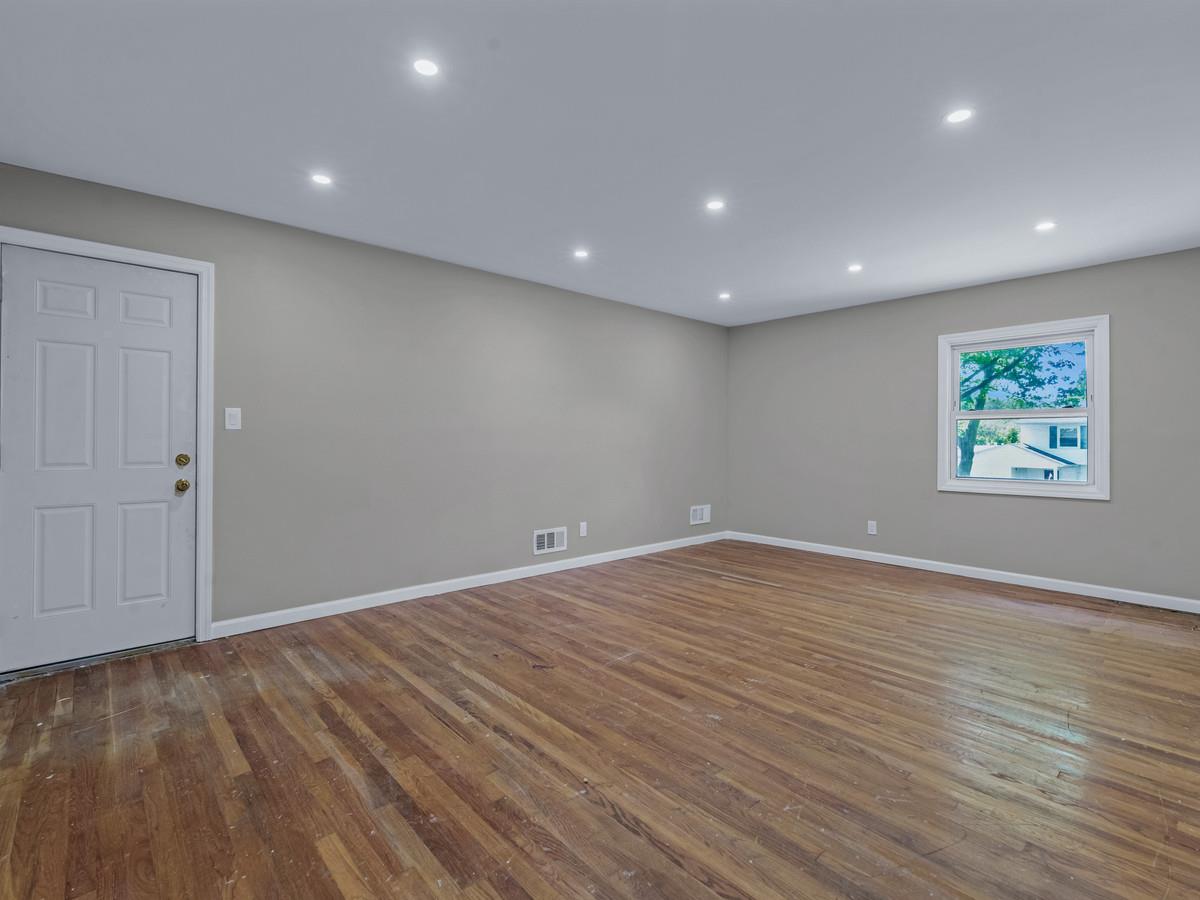 26 Saxon Street, Melville, New York image 12