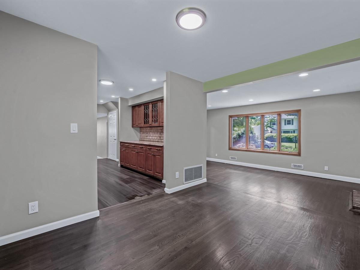 26 Saxon Street, Melville, New York image 6