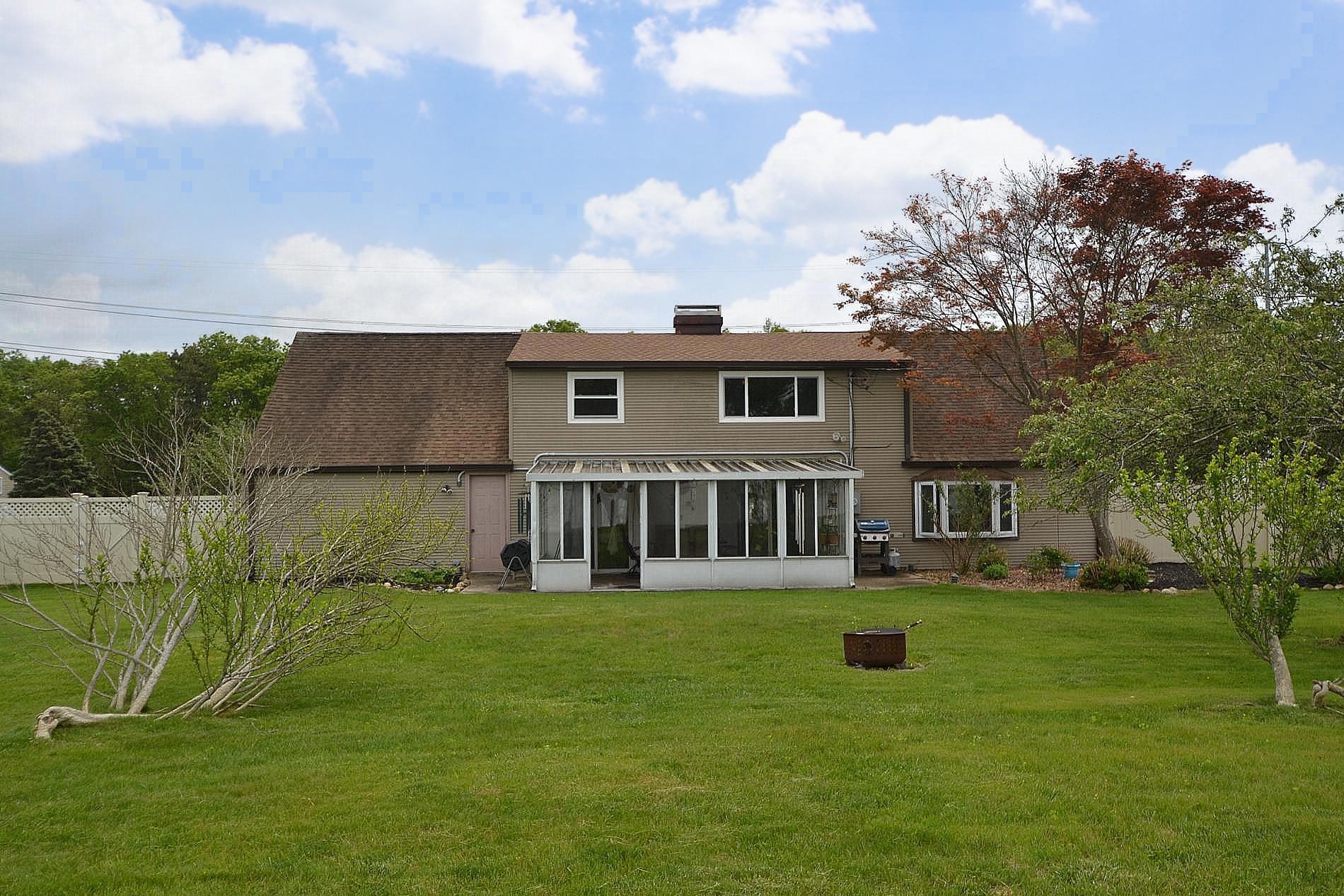 22 Honeysuckle Lane, Holtsville, New York image 18