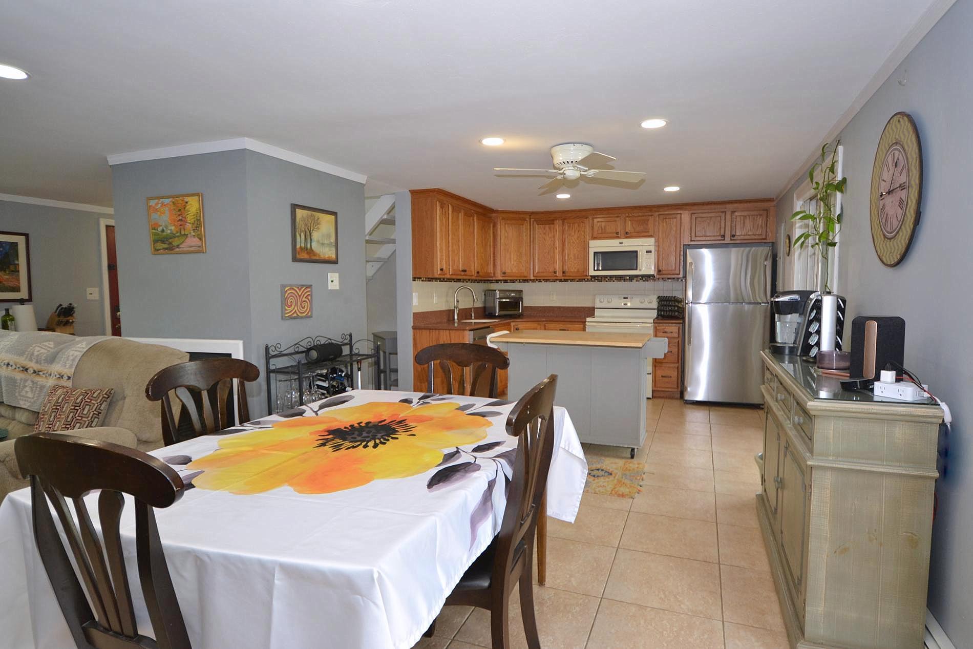 22 Honeysuckle Lane, Holtsville, New York image 4