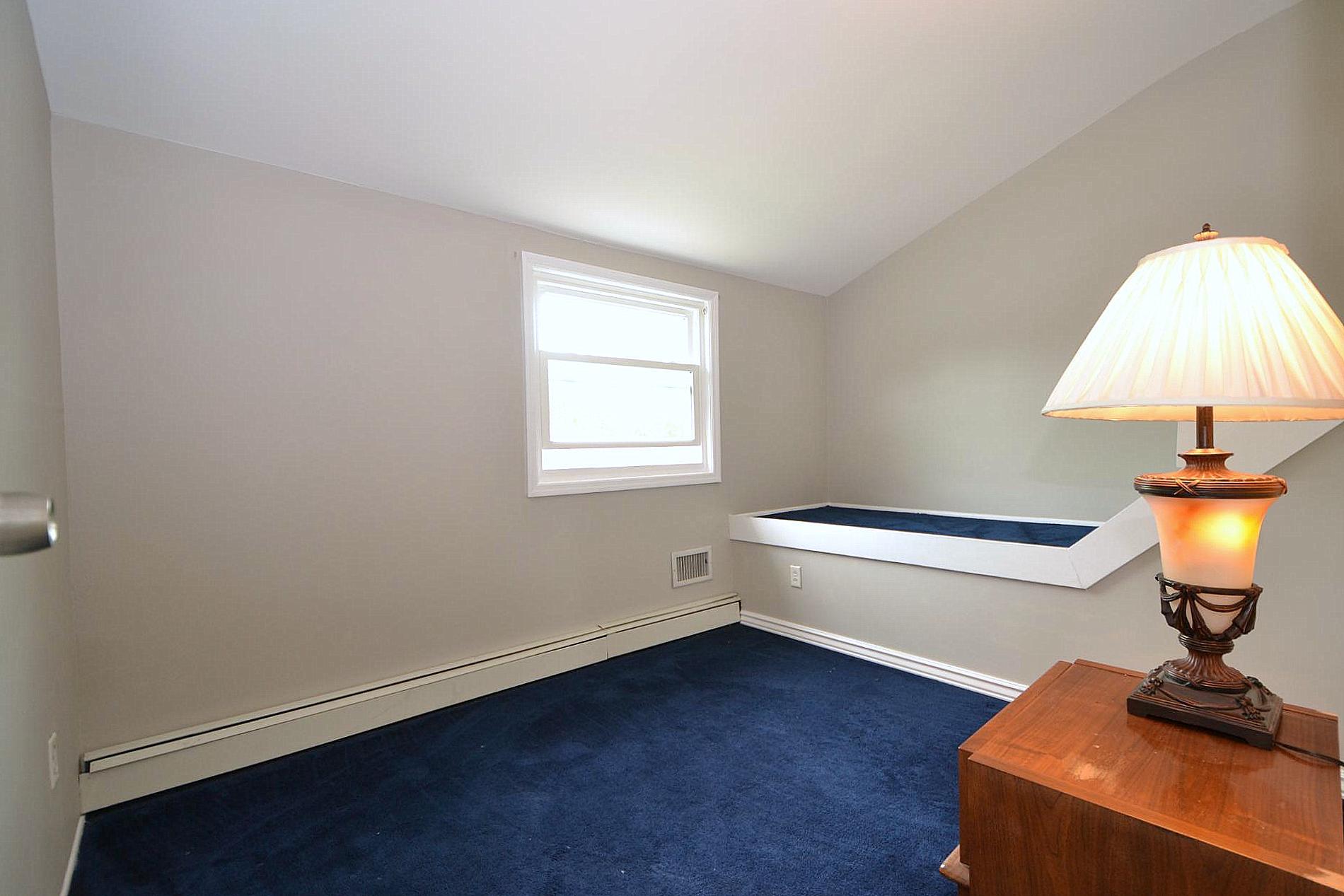 22 Honeysuckle Lane, Holtsville, New York image 15