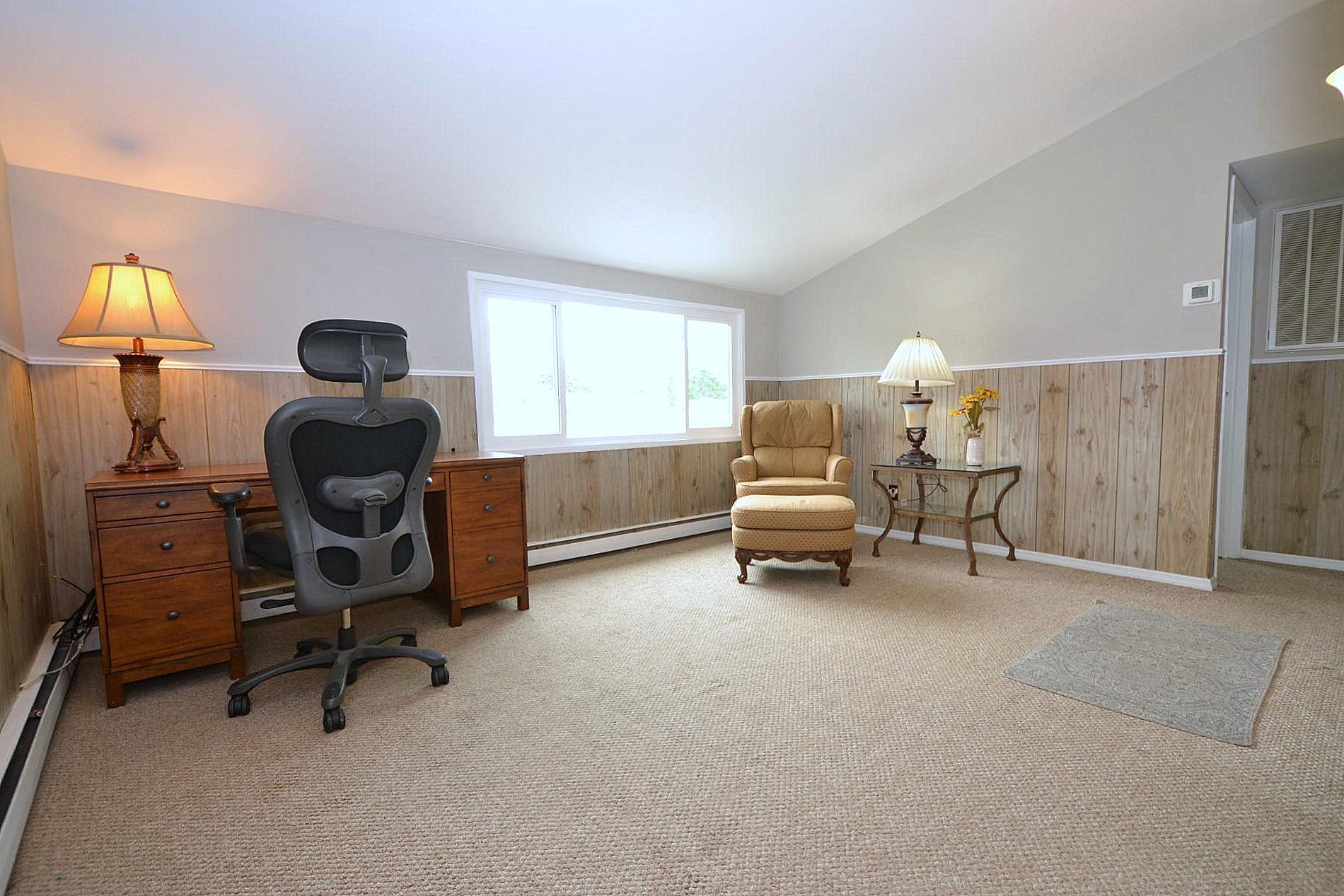 22 Honeysuckle Lane, Holtsville, New York image 16