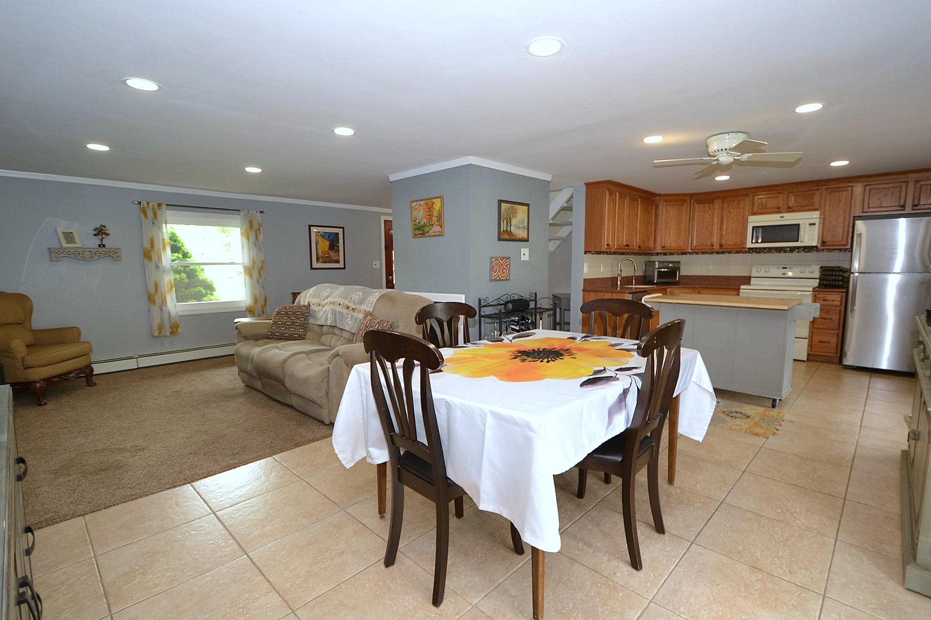 22 Honeysuckle Lane, Holtsville, New York image 5