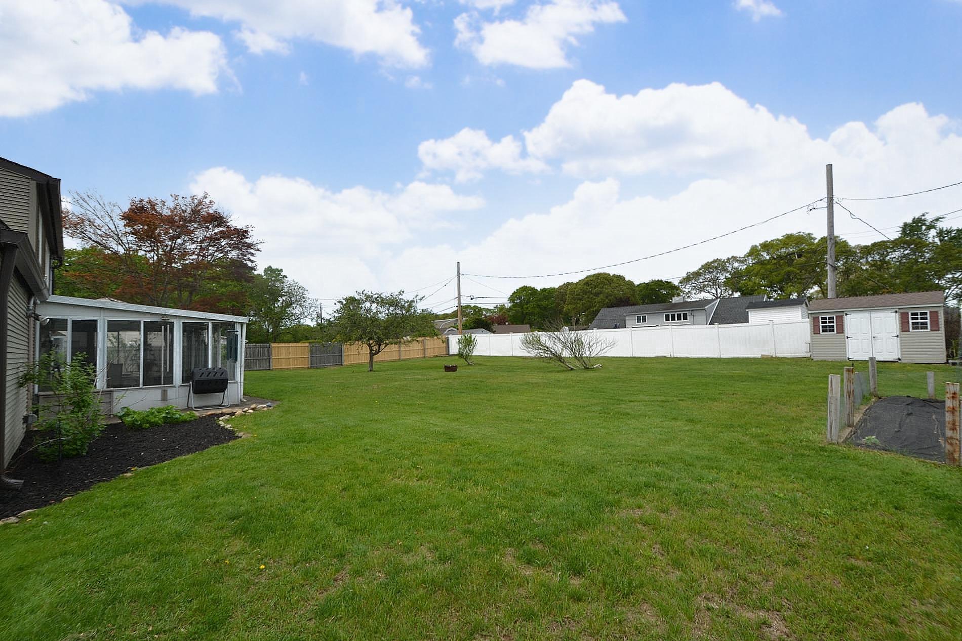 22 Honeysuckle Lane, Holtsville, New York image 19
