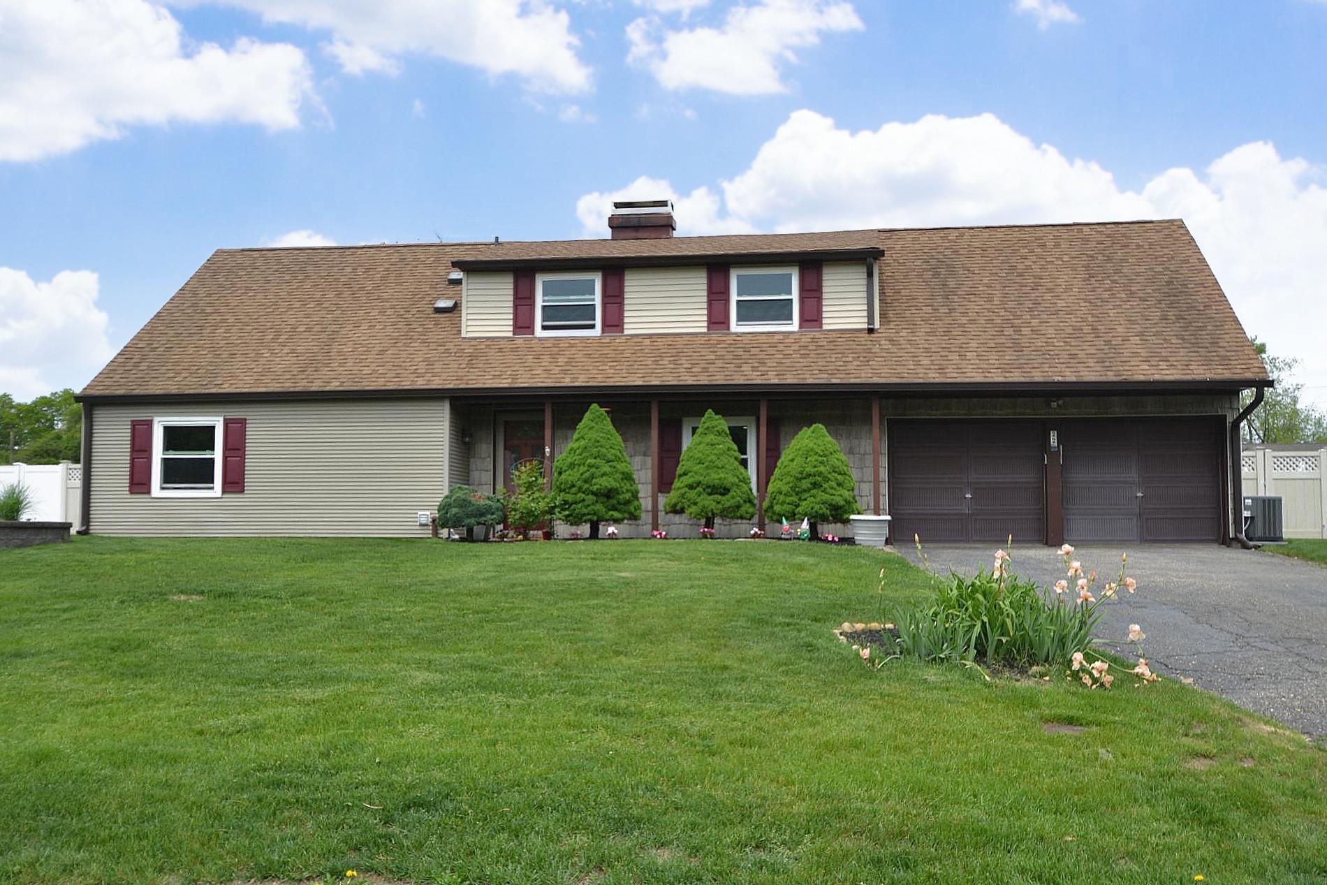 22 Honeysuckle Lane, Holtsville, New York image 1