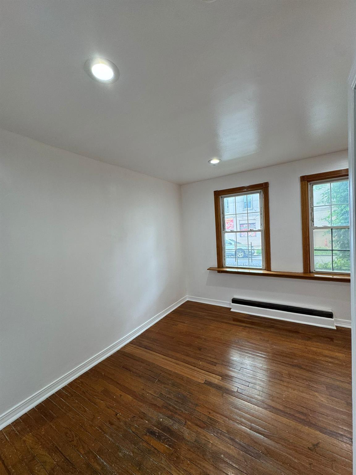 131 W Sandford Boulevard