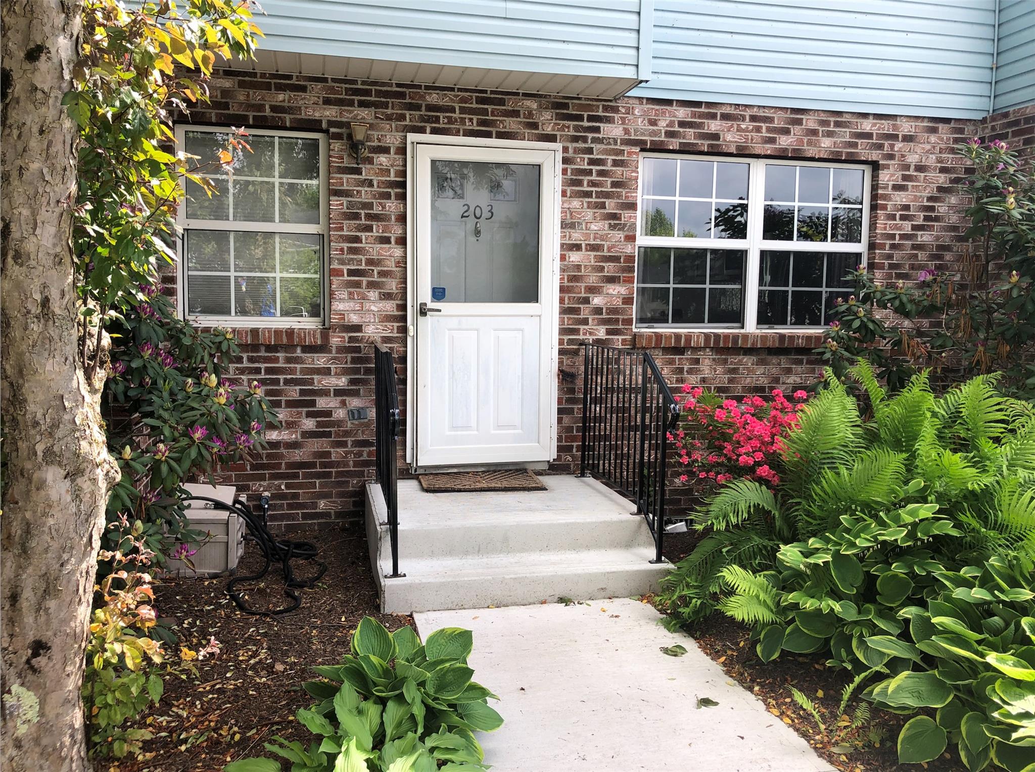 Property for Sale at Briarwood Court, New Paltz, New York - Bedrooms: 3 
Bathrooms: 2.5 
Rooms: 7  - $399,000