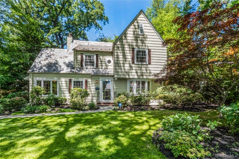 Photo of 433 Park Avenue, Manhasset, NY 11030 (MLS # 1009344)