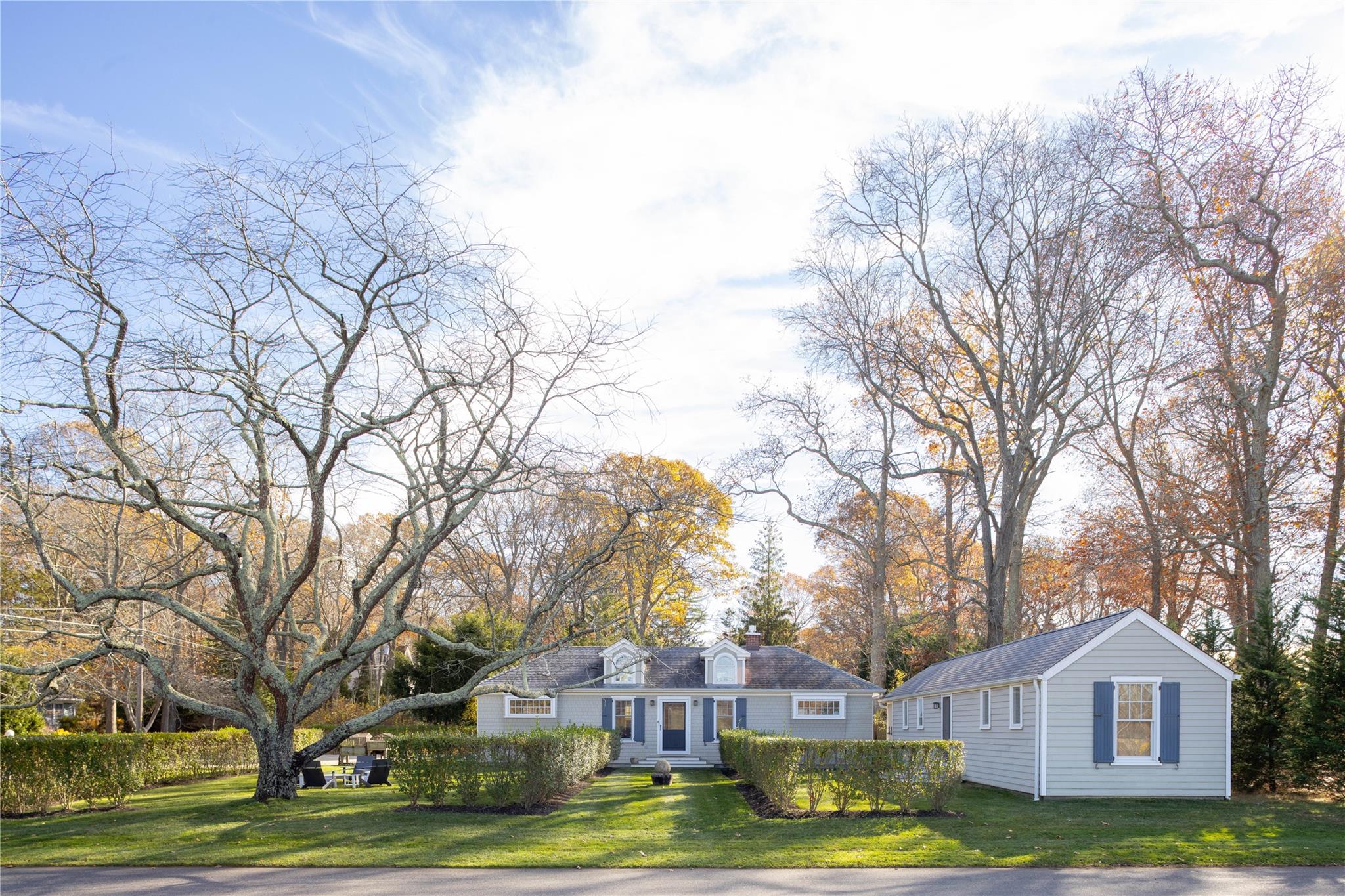 Smith Rd, Peconic, Hamptons, NY - 3 Bedrooms  
3 Bathrooms - 