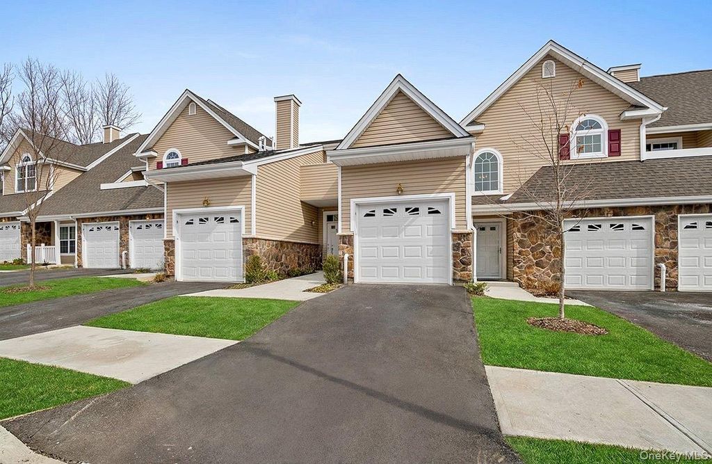 Photo of 4 Steven Circle #4, Dix Hills, NY 11746 (MLS # 966778)