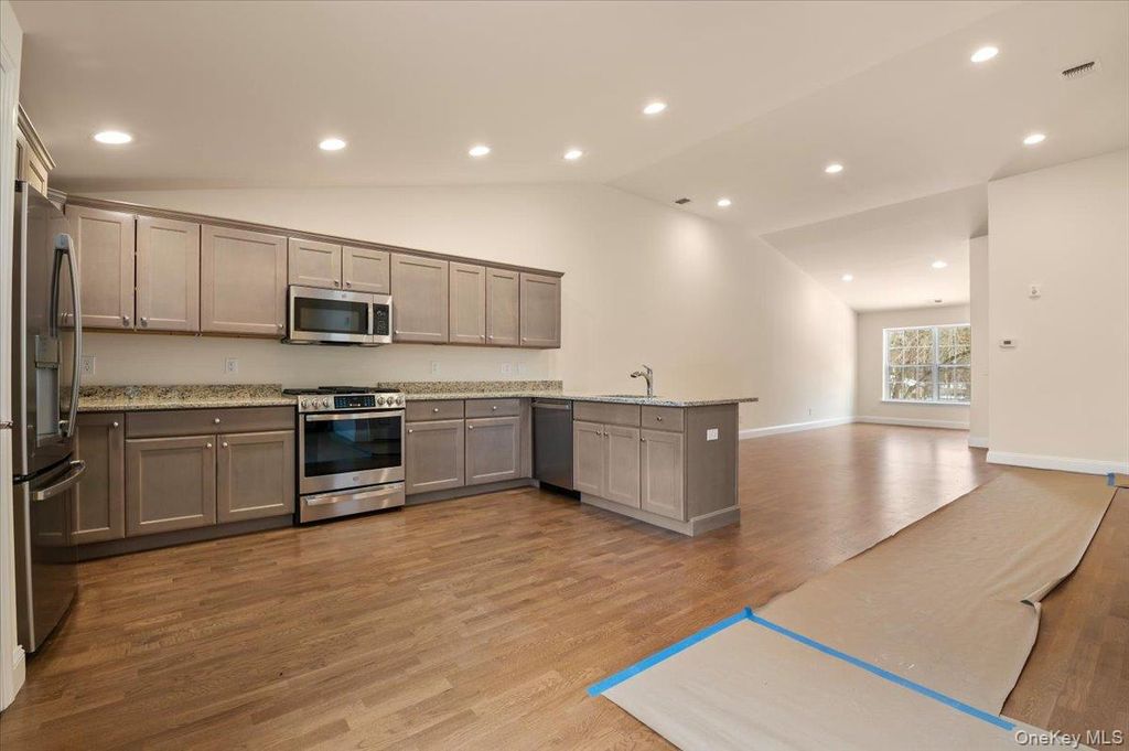 Photo of 4 Steven Circle #4, Dix Hills, NY 11746 (MLS # 966778)