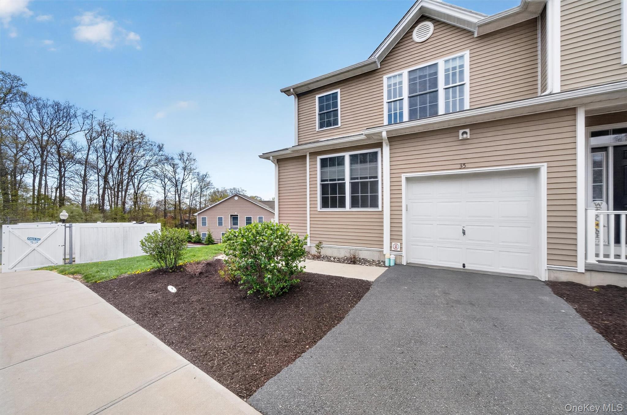 35 Pinto Road E