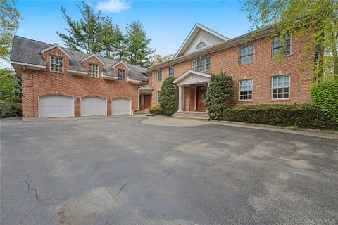 Photo of 12 Chauncey Place, Woodbury, NY 11797 (MLS # 1063885)
