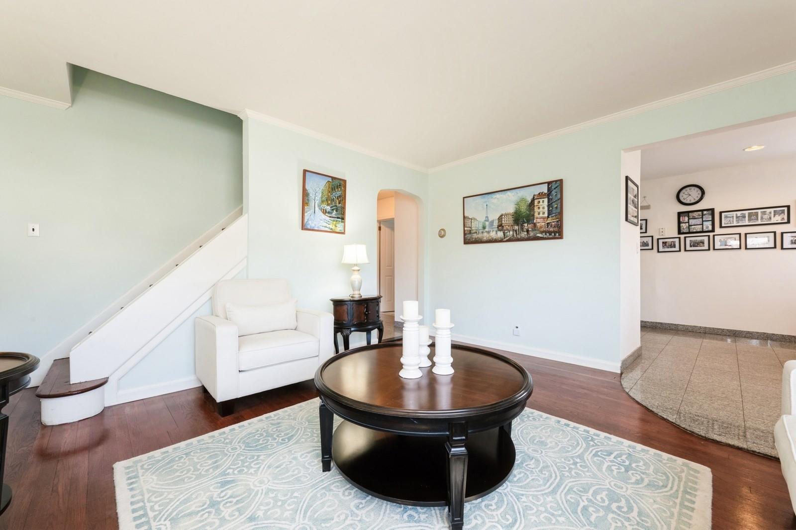 52 Baxter Avenue, New Hyde Park, New York image 4