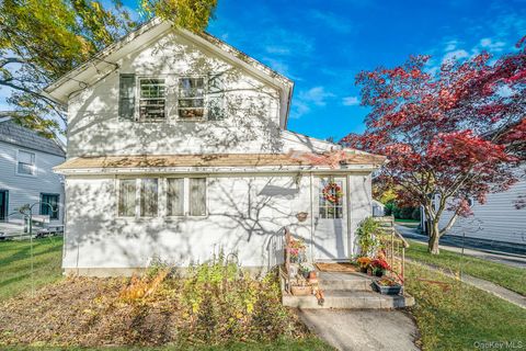 Photo of 51 Cedar Avenue, Patchogue, NY 11772 (MLS # 929601)