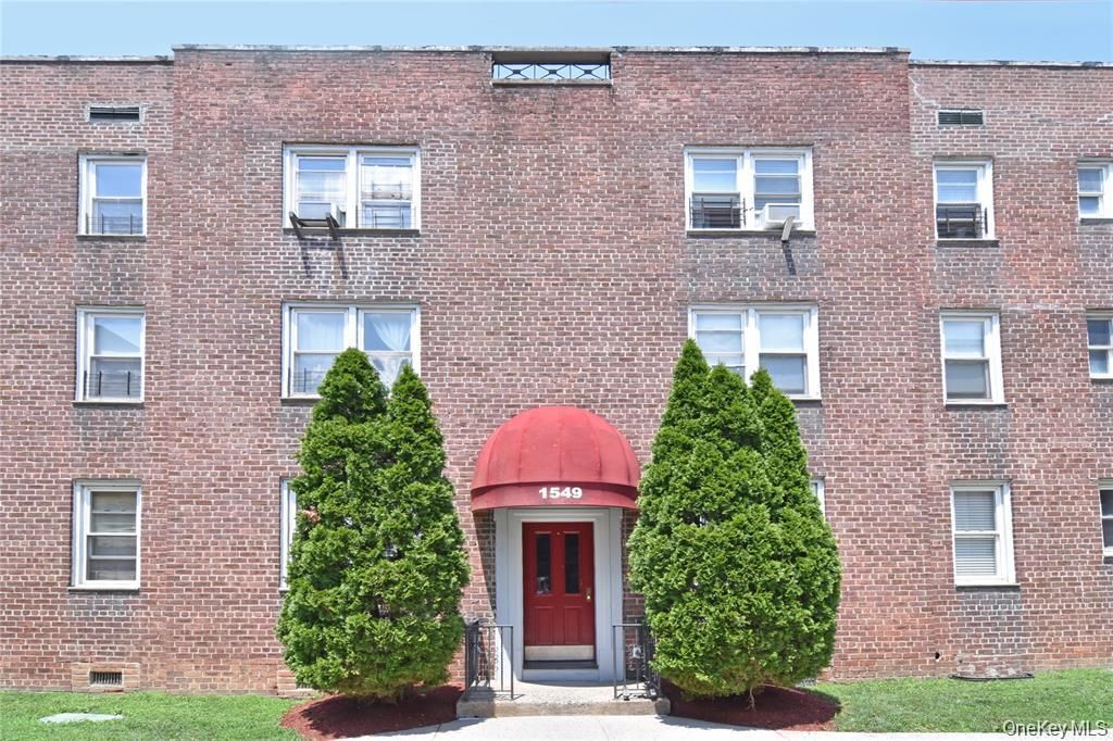 Photo of 1549 CENTRAL Avenue #G-11, Yonkers, NY 10710 (MLS # 954355)