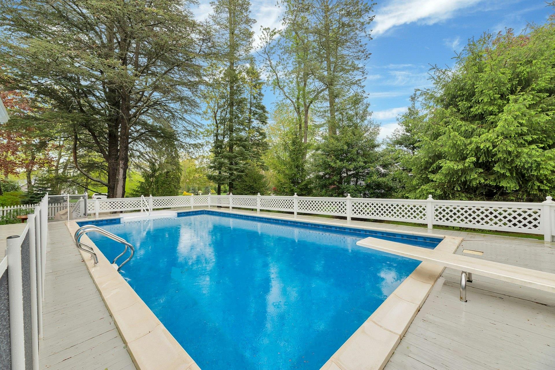 Sleepy Hollow Lane, Southold, Hamptons, NY - 4 Bedrooms  
3 Bathrooms - 