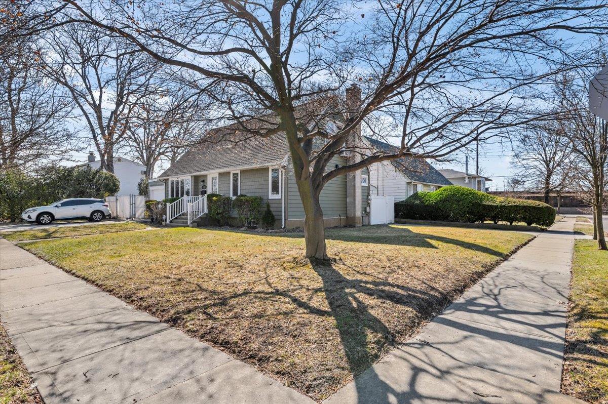 310 Clark Boulevard, Massapequa Park, New York image 3