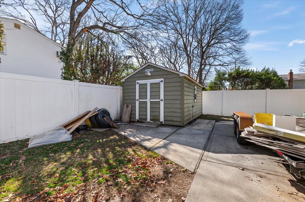 310 Clark Boulevard, Massapequa Park, New York image 23