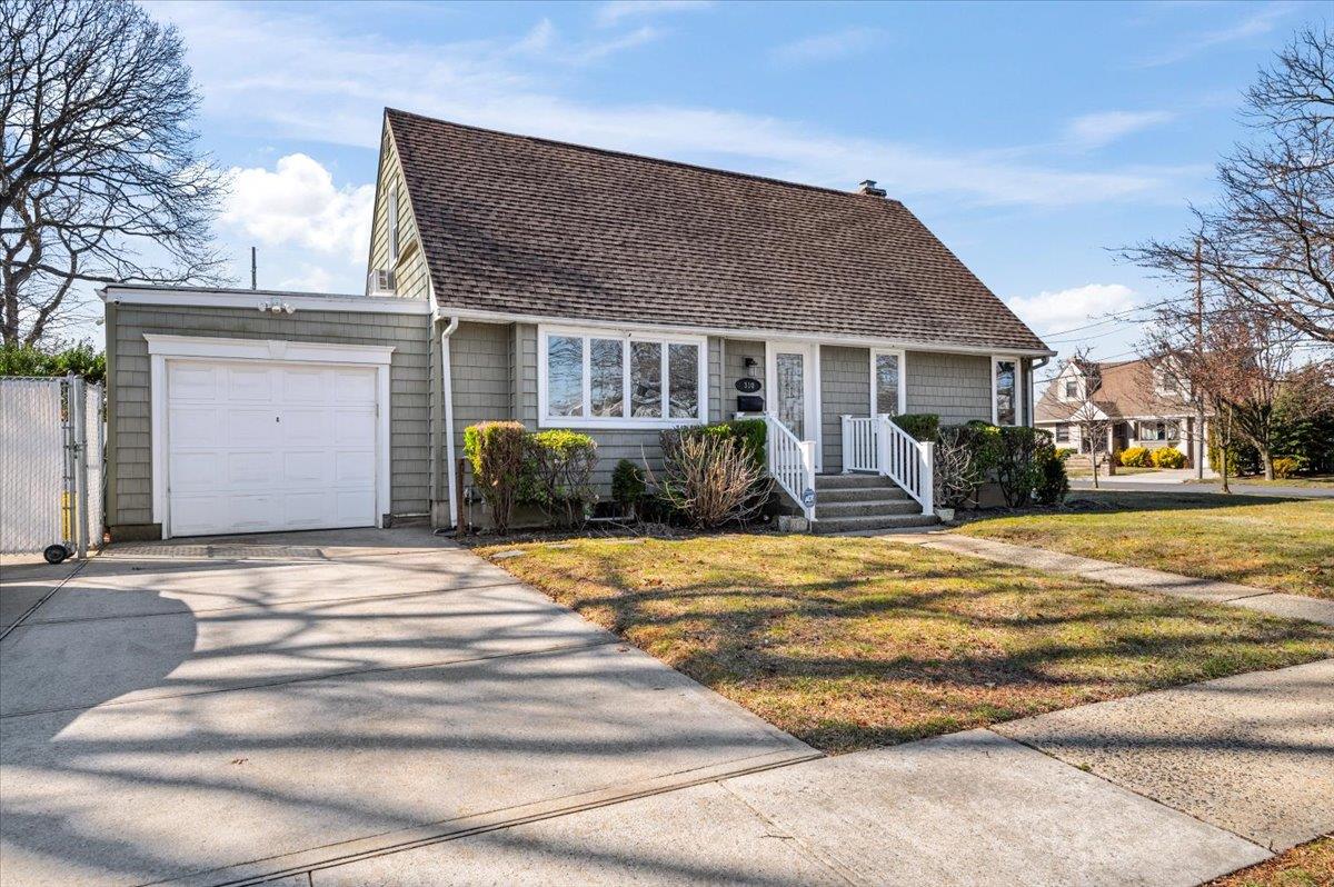 310 Clark Boulevard, Massapequa Park, New York image 1