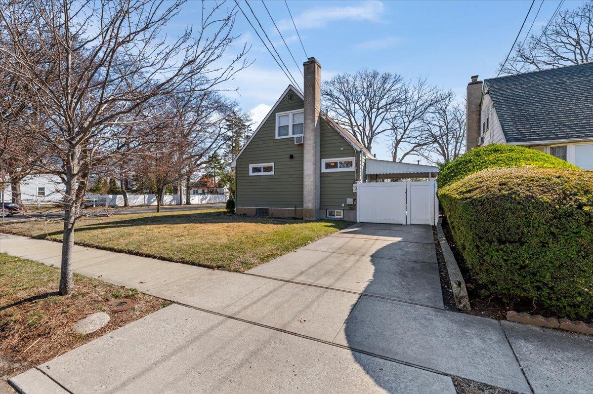 310 Clark Boulevard, Massapequa Park, New York image 25